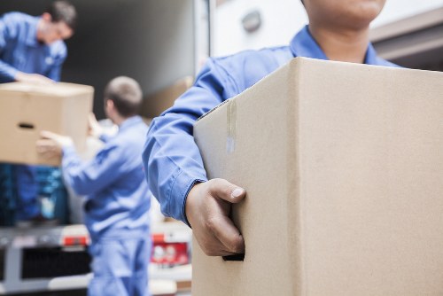 Moving team pricing a flat move in Canary Wharf