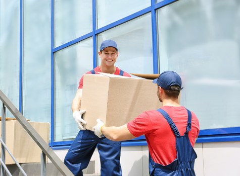 Sturdy moving boxes and packing materials in Canary Wharf