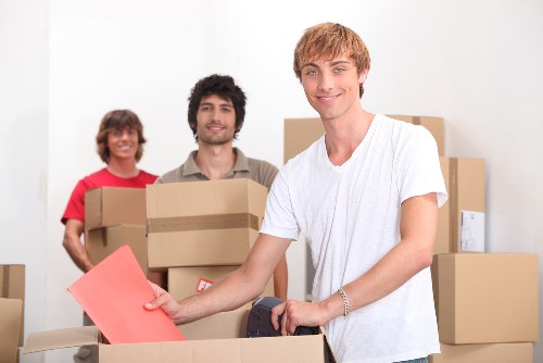 Special handling of fragile items during Canary Wharf moving services