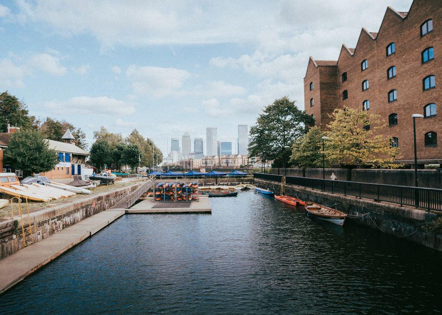 West India Quay removals with narrow access solutions